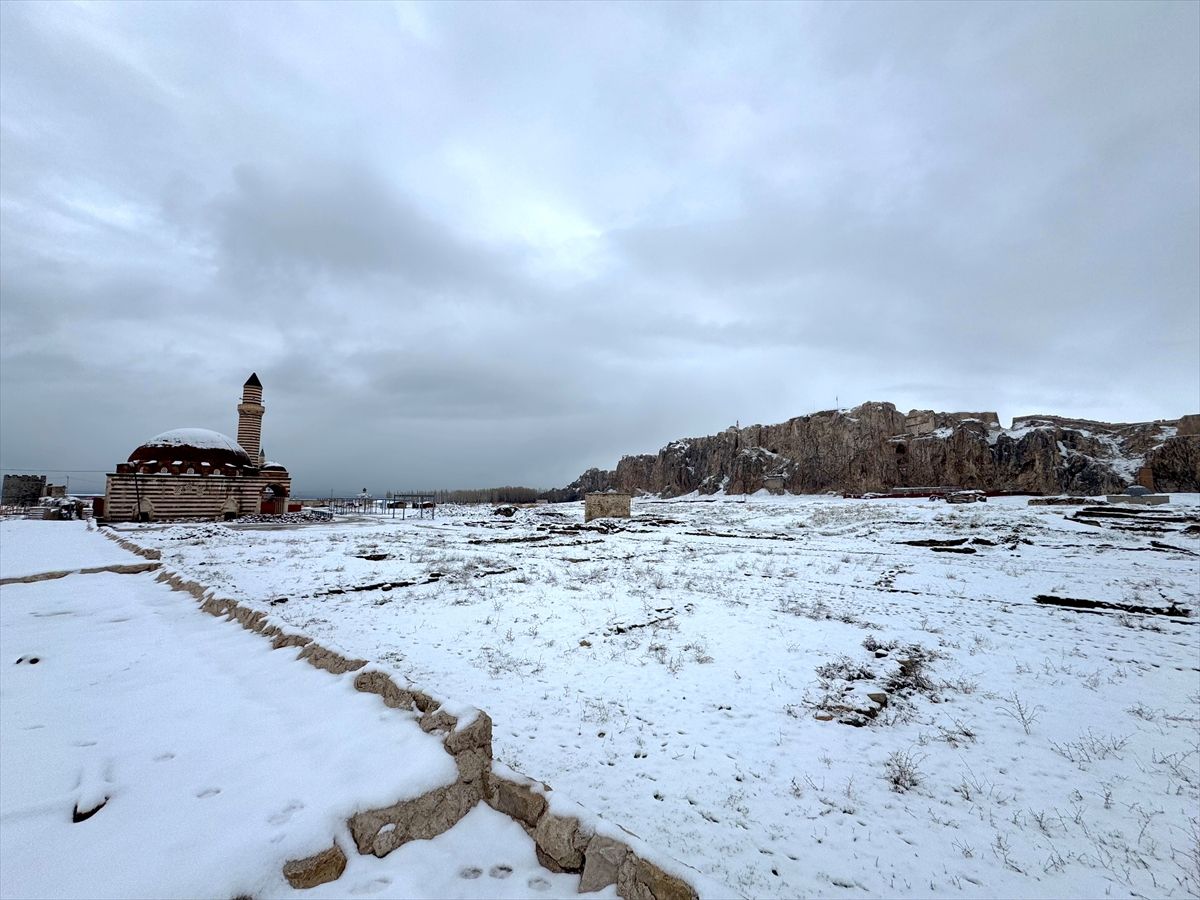 Van, Hakkari, Bitlis ve Muş'ta 317 yerleşim yerine ulaşım sağlanamıyor
