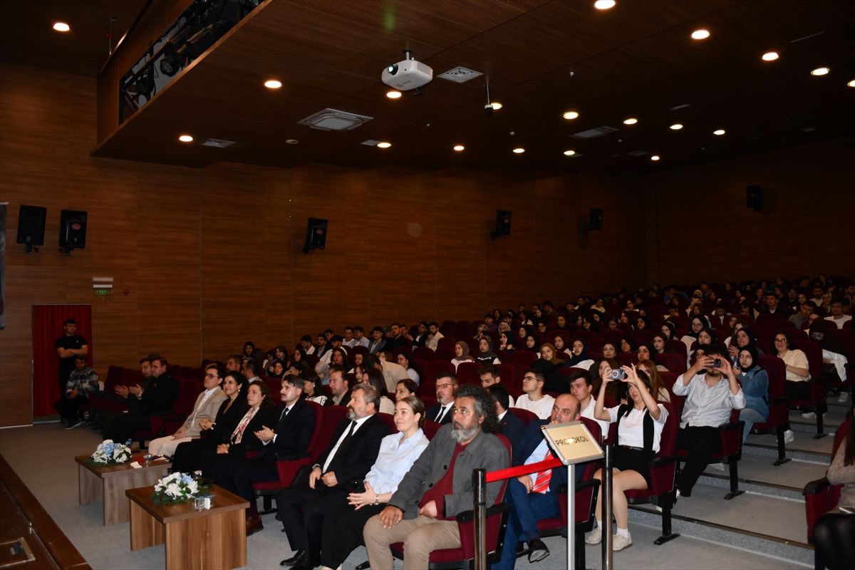 Vezirköprü MYO'da 'Yapay Zeka Gerçeği Sempozyumu' yapıldı