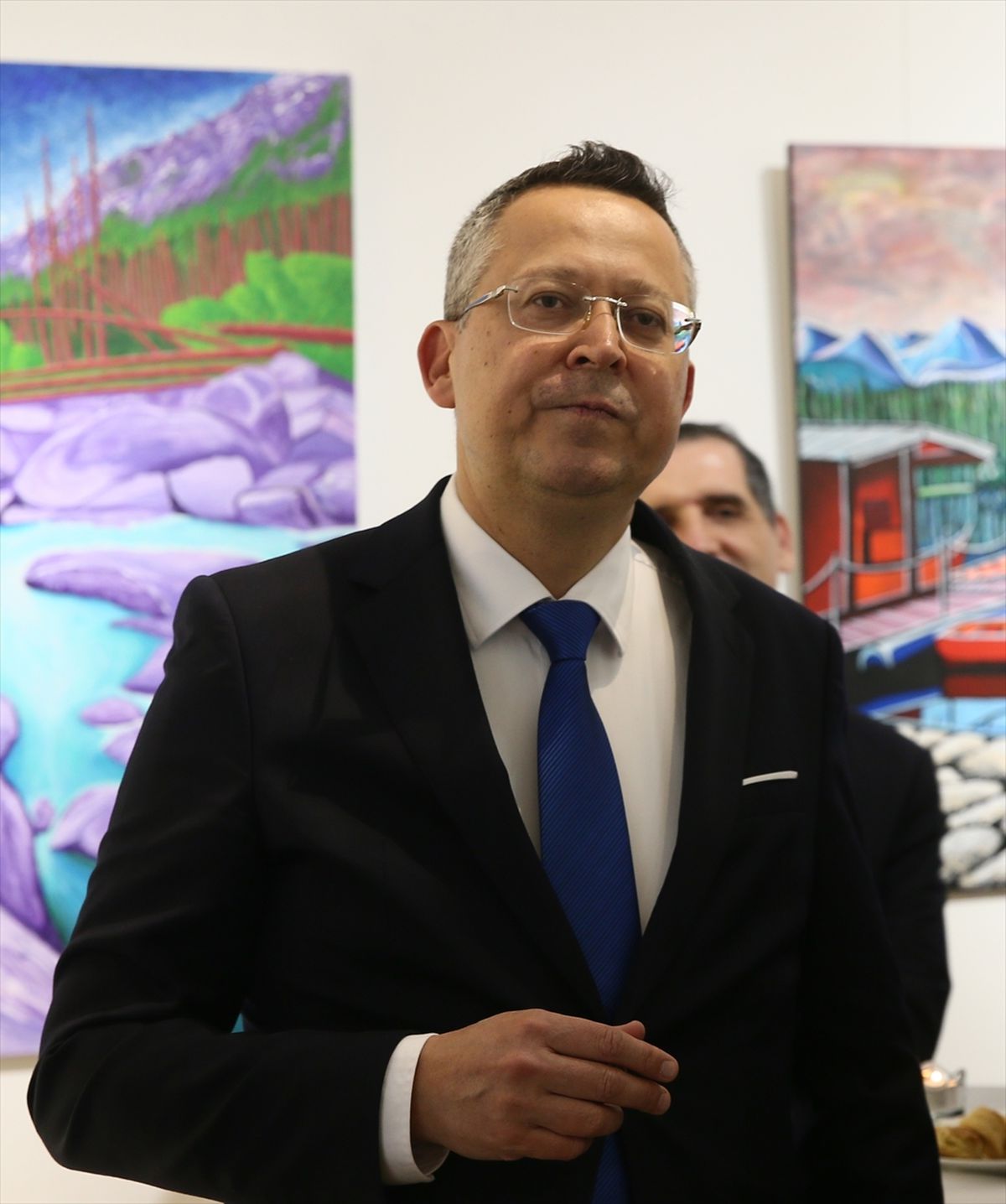Viyana Yunus Emre Enstitüsü'nde Slovakya Maliye Bakanı Kamenicky'nin resimlerinin yer aldığı sergi açıldı