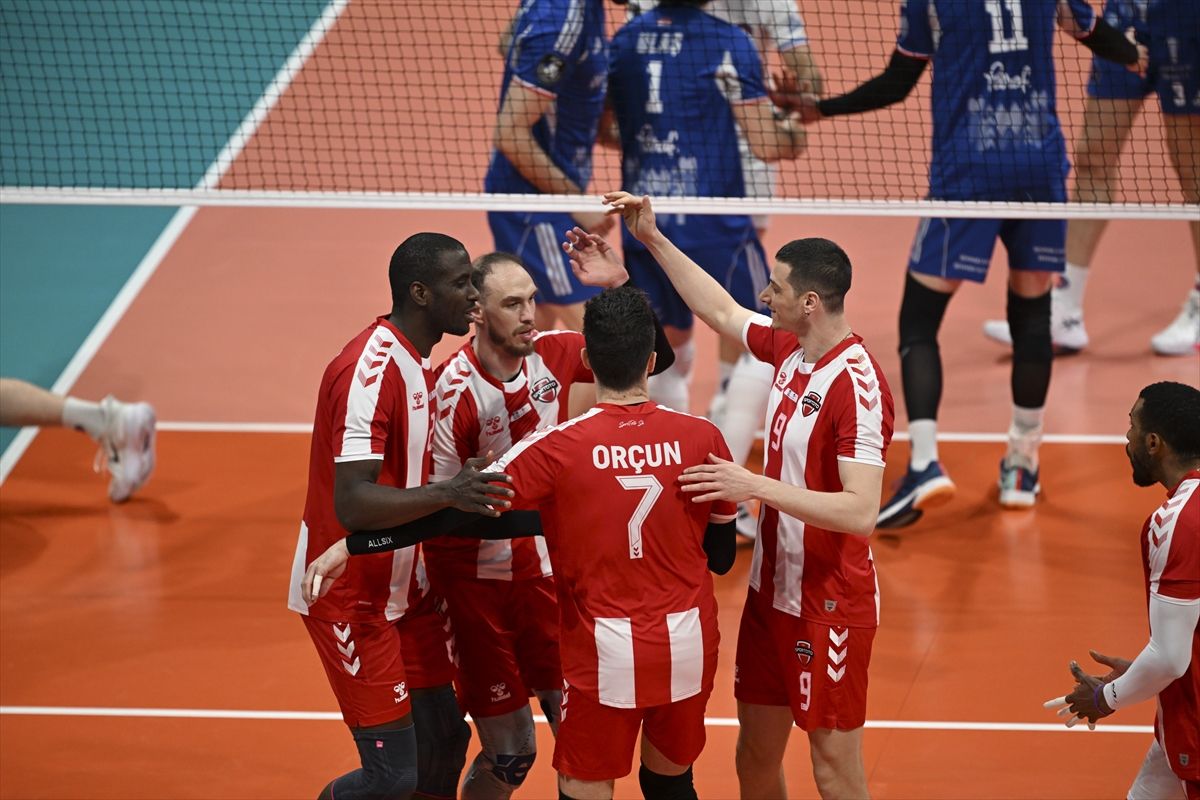 Voleybol: SMS Grup Efeler Ligi play-off 3-4 etabı