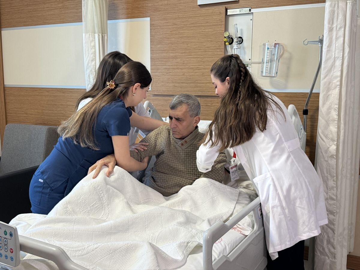 "Yara bakım hemşireleri" yatalak hastalarda basınç yarası oluşma riskini önlüyor