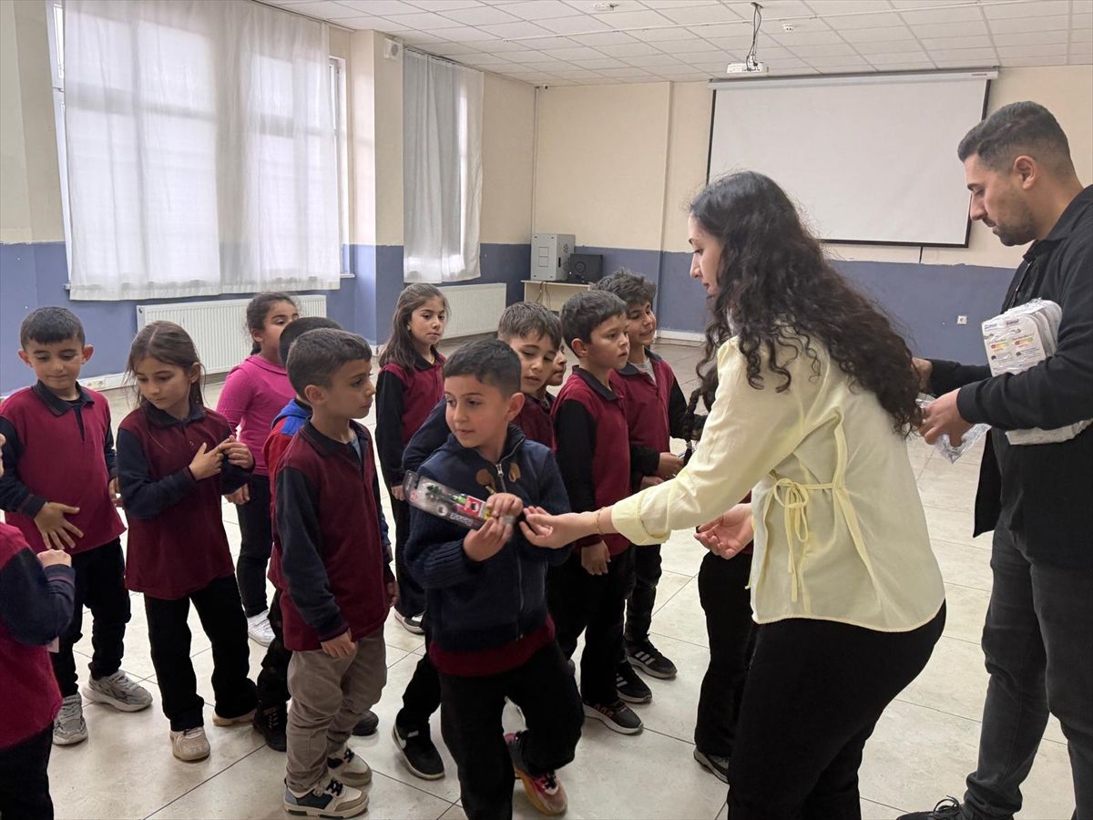 Yedisu'da öğrencilere diş fırçası desteği