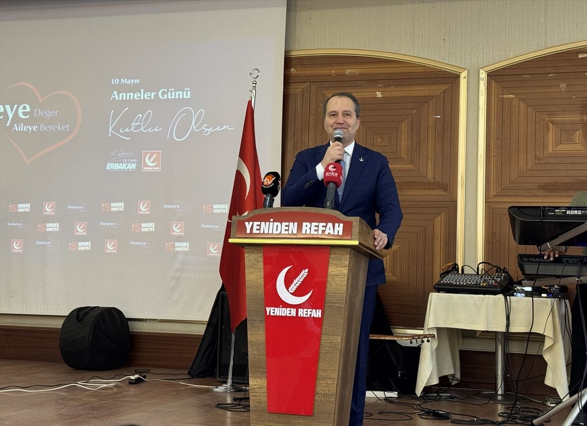 Yeniden Refah Partisi Genel Başkanı Erbakan, Anneler Günü programına katıldı