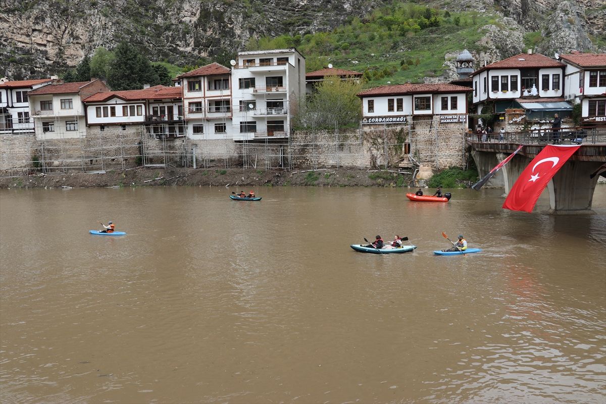 Yeşilırmak'ta kano etkinliği düzenlendi