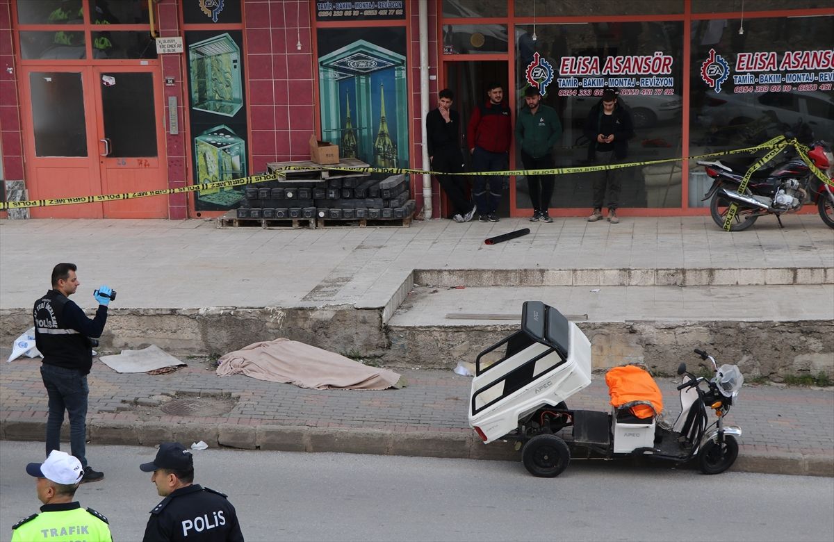 Yozgat'ta devrilen elektrikli motosikletin sürücüsü öldü