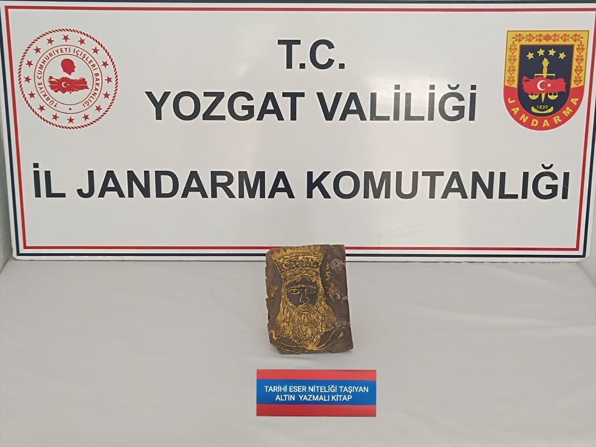 Yozgat'ta Süryanice ve İbranice yazılı, altın işlemeli kitap ele geçirildi