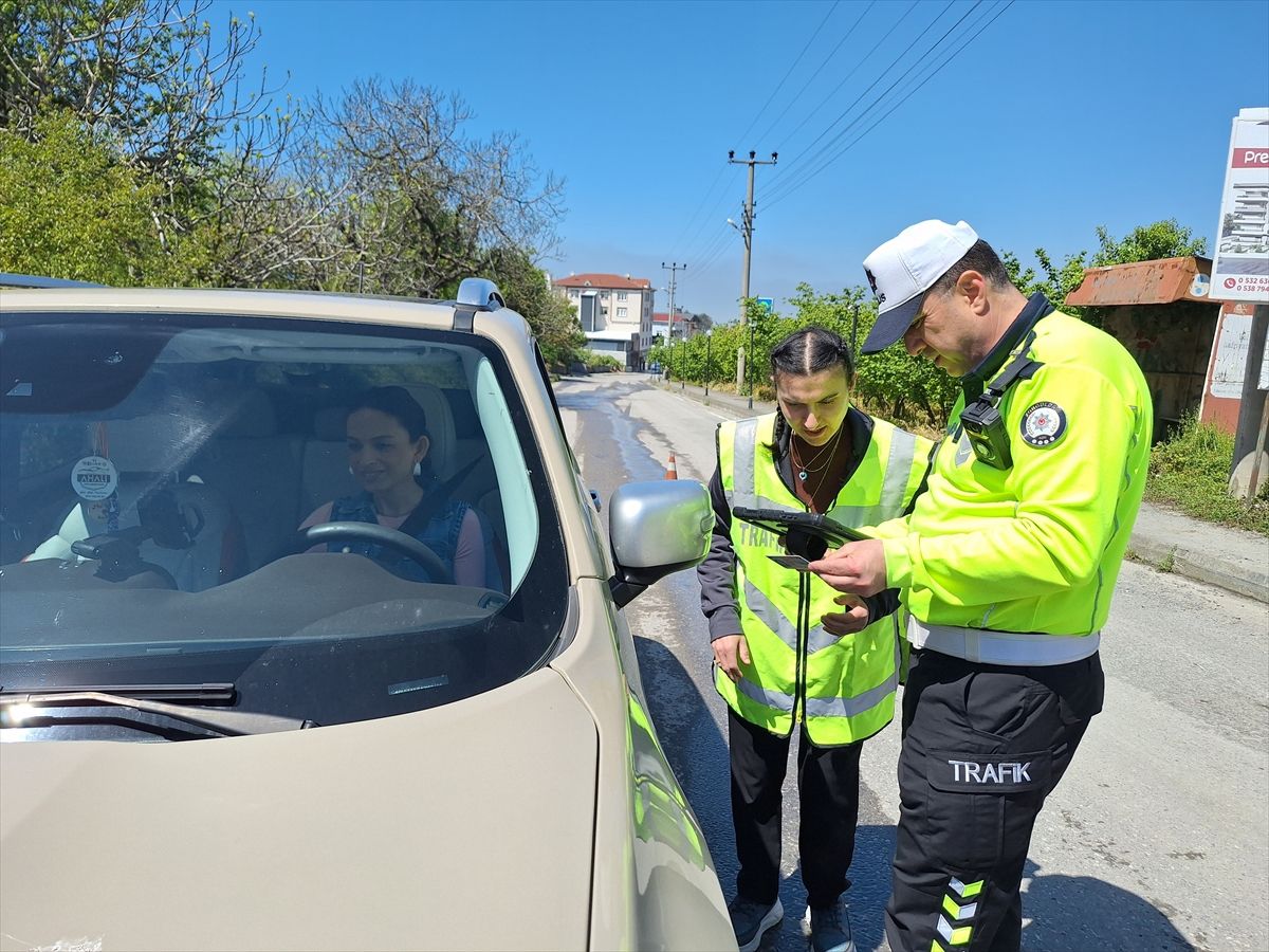 Zonguldak'ta bir günlüğüne polis olan "özel bireyler" trafik denetimine katıldı