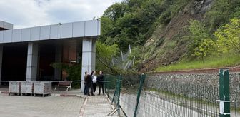 Zonguldak'ta heyelan terminaldeki yolcu bekleme peronuna zarar verdi
