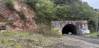 Zonguldak'ta heyelanda zarar gören elektrik hattı nedeniyle ulaşım aksadı