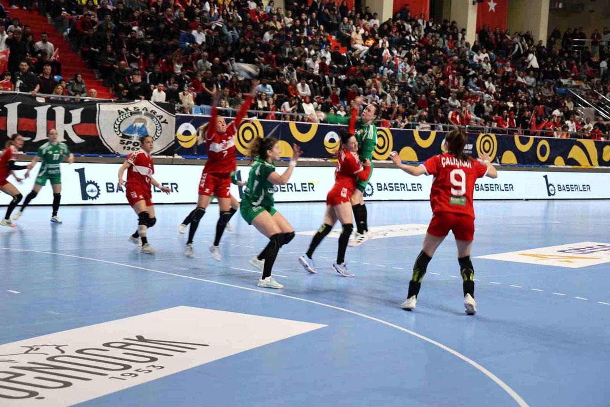 A Milli Kadın Hentbol Takımı Macaristan'a 42-23 mağlup oldu