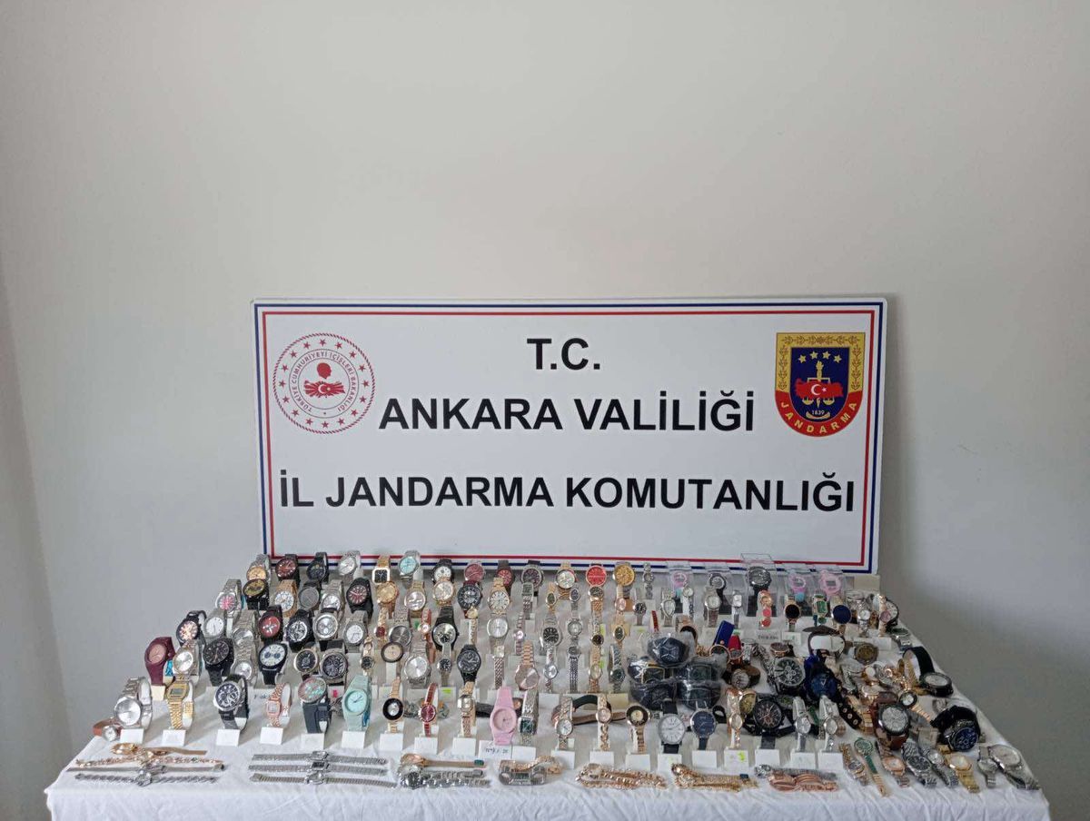 Ankara'da 3,2 milyon liralık kaçak saat ele geçirildi