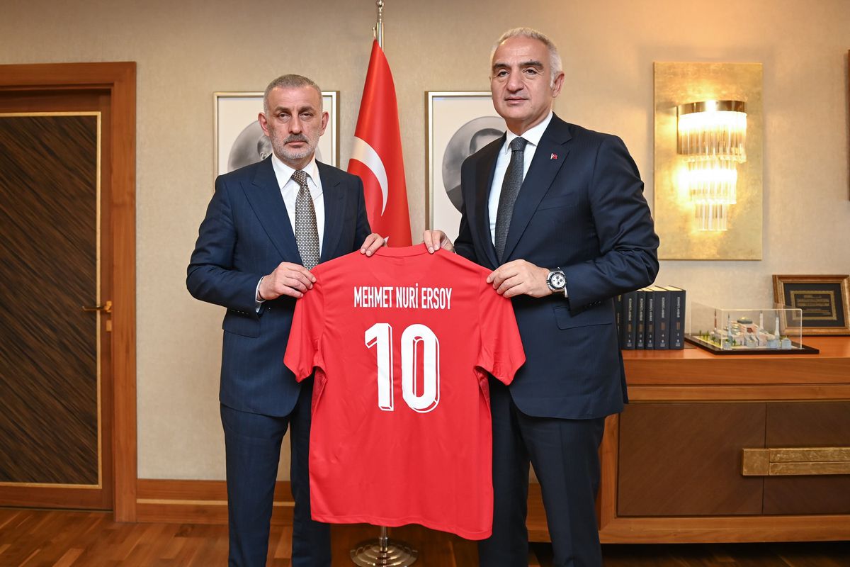 Bakan Ersoy, TFF Başkanı Hacıosmanolu'nu kabul etti