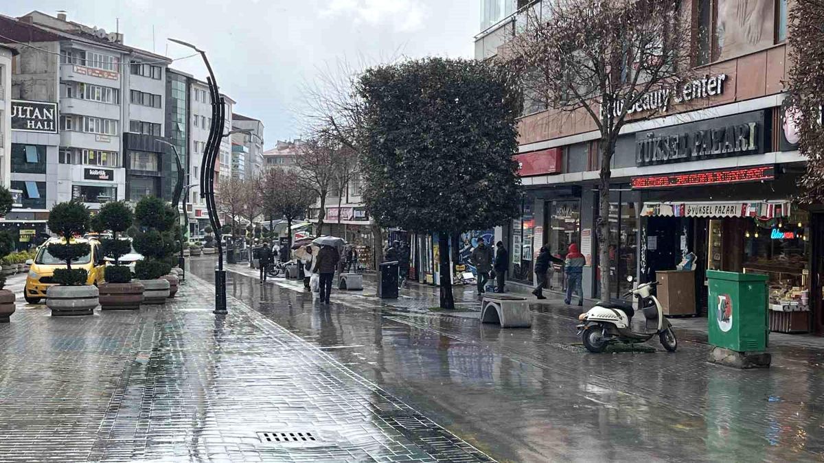 Bolu'da yağmur ve fırtına etkili oldu