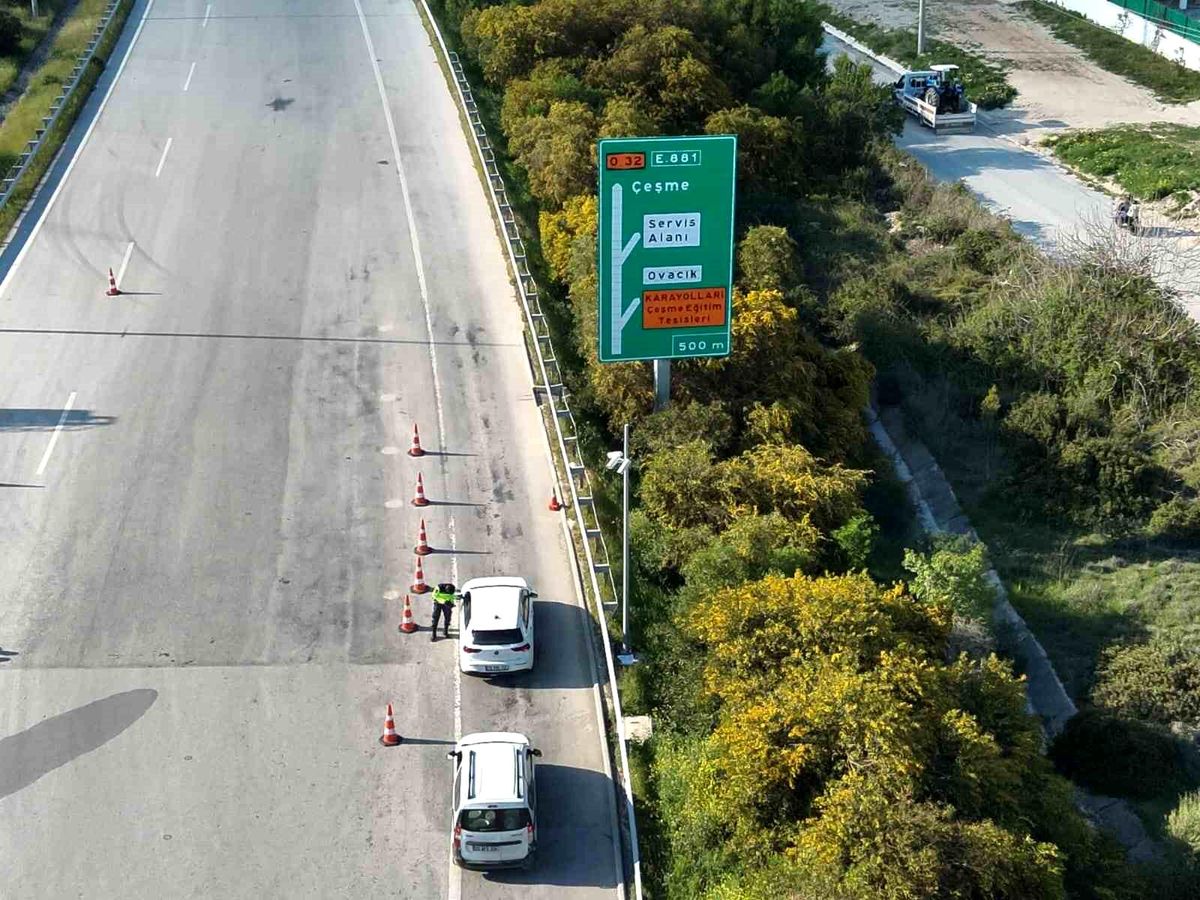 Çeşme gişelerinde dron destekli trafik denetimi devam ediyor