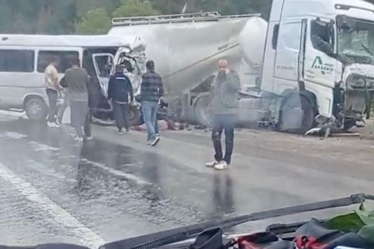 Isparta-Antalya karayolunda feci kaza: 7 ölü
