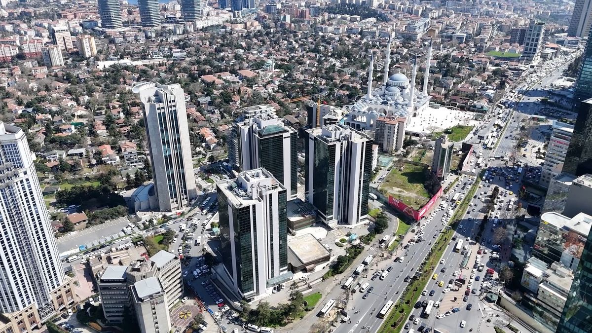 İsrail Konsolosluğu'nun da bulunduğu binanın önünde çatışma; 2'si yaralı 10 şüpheli gözaltında