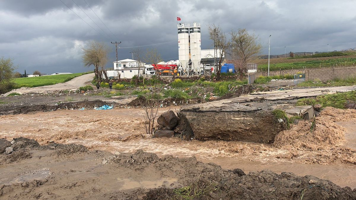 Kadirli'de 2 kişinin öldüğü sel felaketinin izleri siliniyor