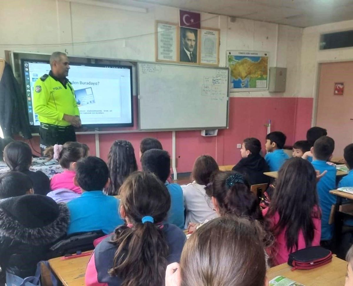 Niğde'de narkotik ekiplerinden vatandaşlara bilgilendirme
