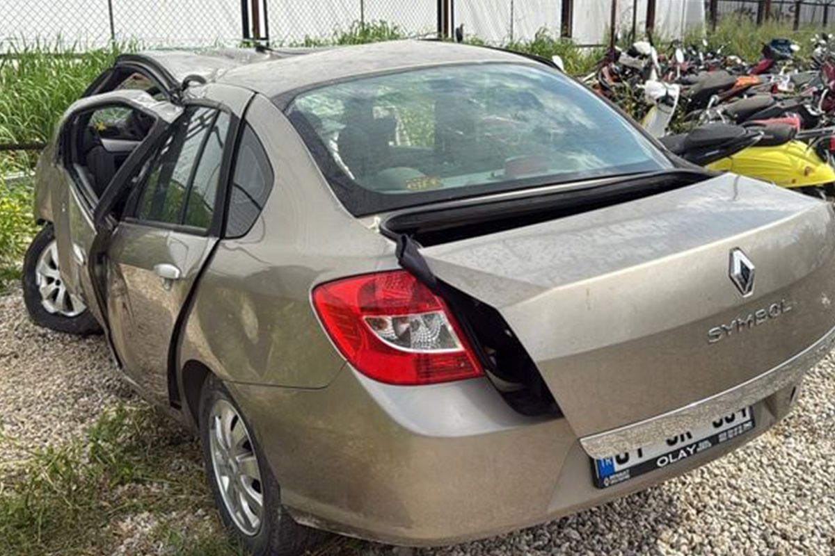 Tarsus'ta otomobil takla attı: 2 ölü; 2 yaralı
