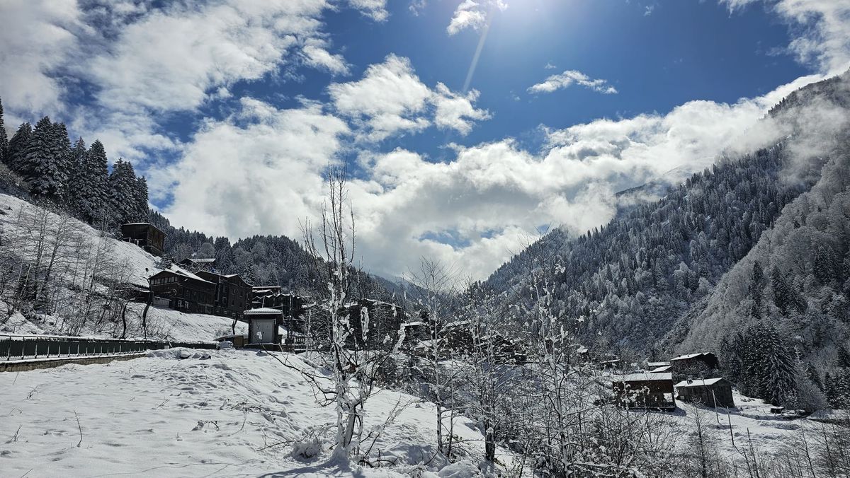 Ayder Yaylası'na Nisan Ayında Kar Yağdı
