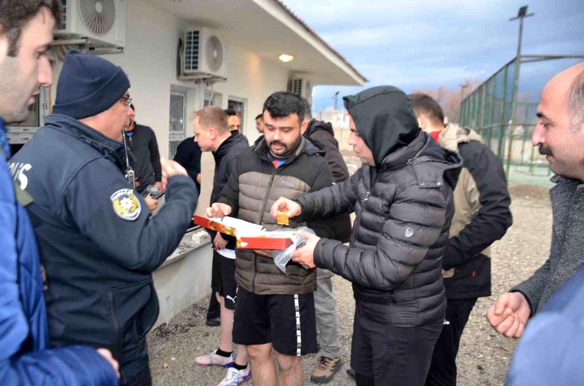 Bulanık'ta protokol ve polis sahada buluştu
