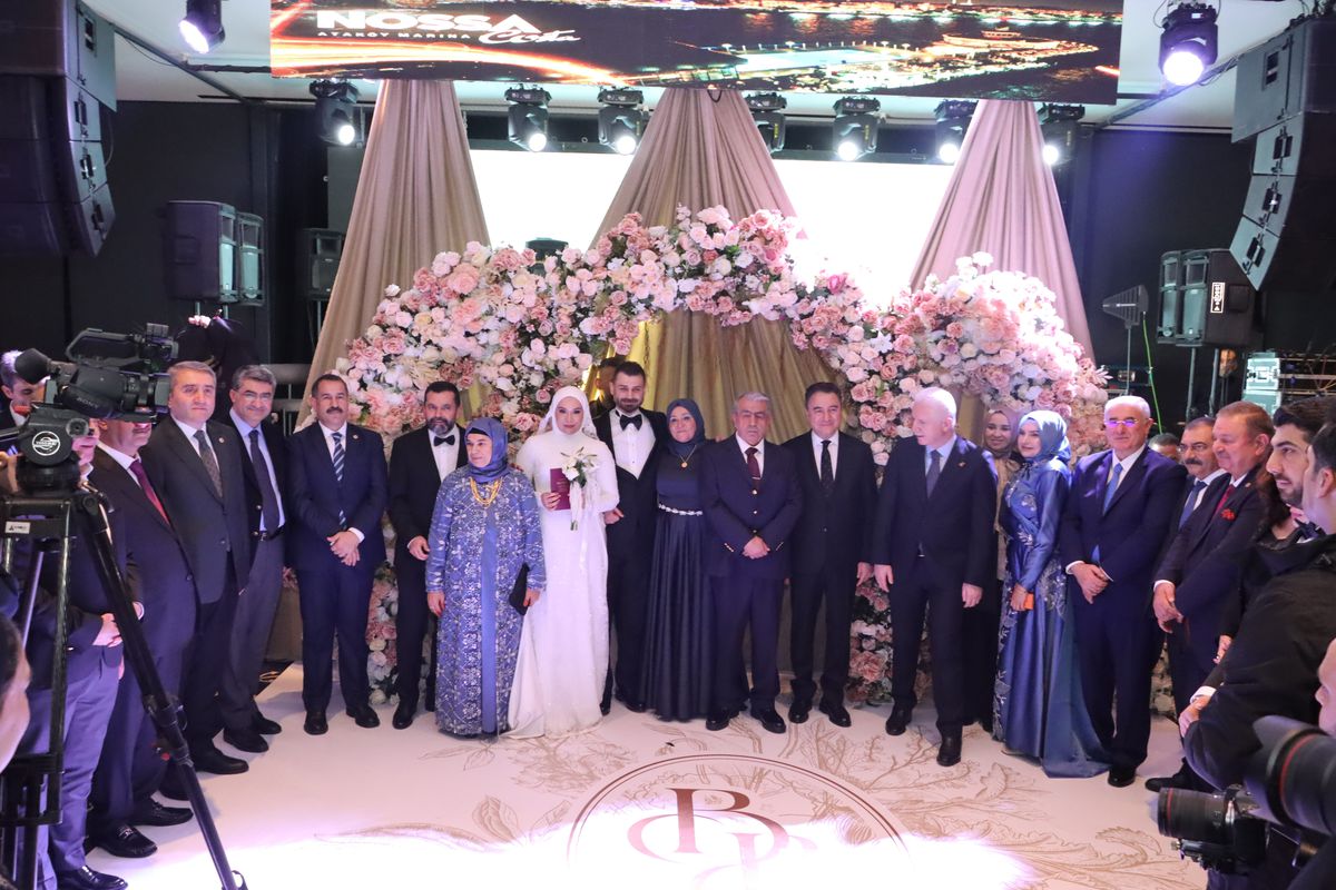Haberler.com'un mutlu günü! Bilal Teymur ve Betül Kavak dünyaevine girdi