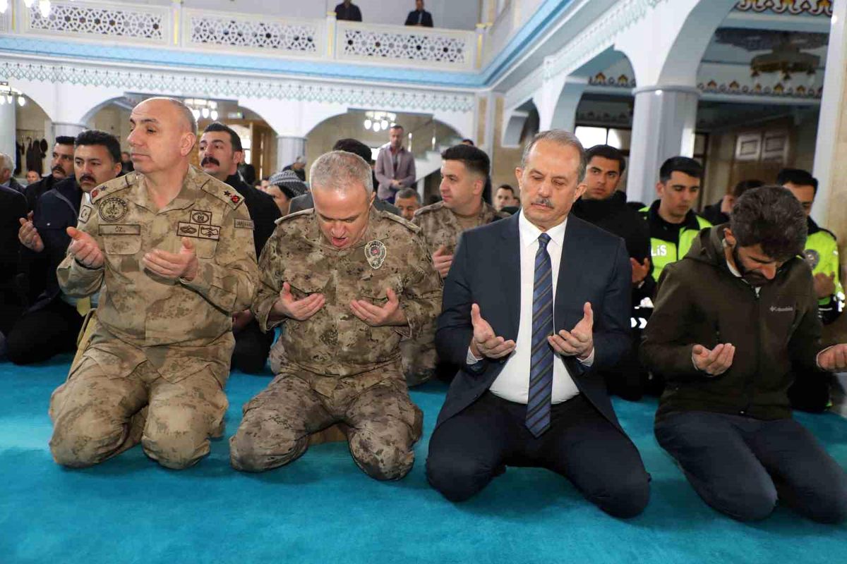 Hakkari'de şehitler için mevlit okutuldu