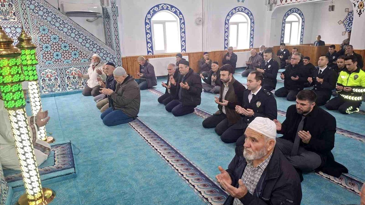 Hisarcık'ta şehit polisler için mevlit okutuldu