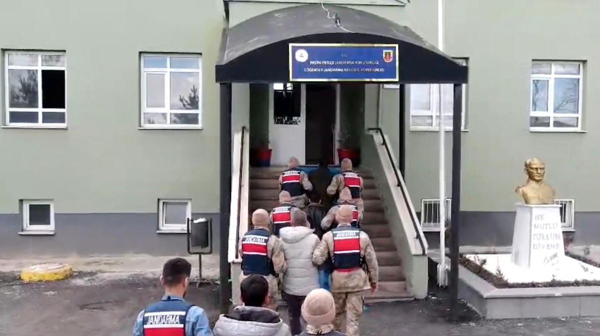 İçişleri Bakanlığı: "4 milyar 119 milyon lira hesap hareketi bulunan 83 şüpheli yakalandı"