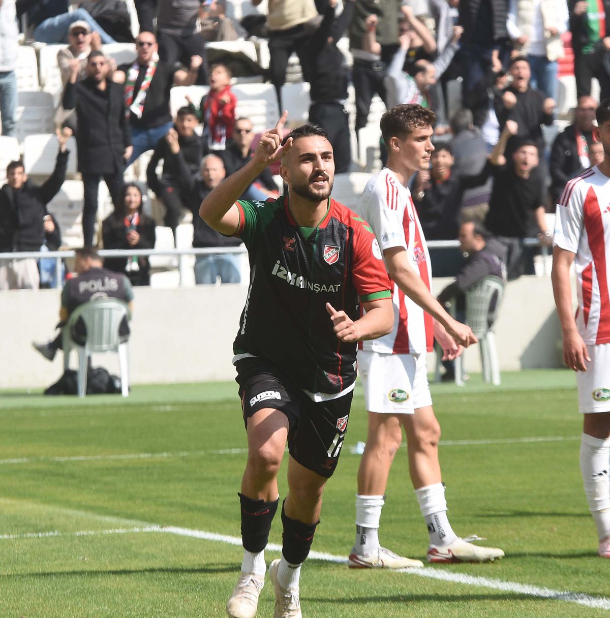 Karşıyaka'da Ömer Faruk'tan müthiş dönüş