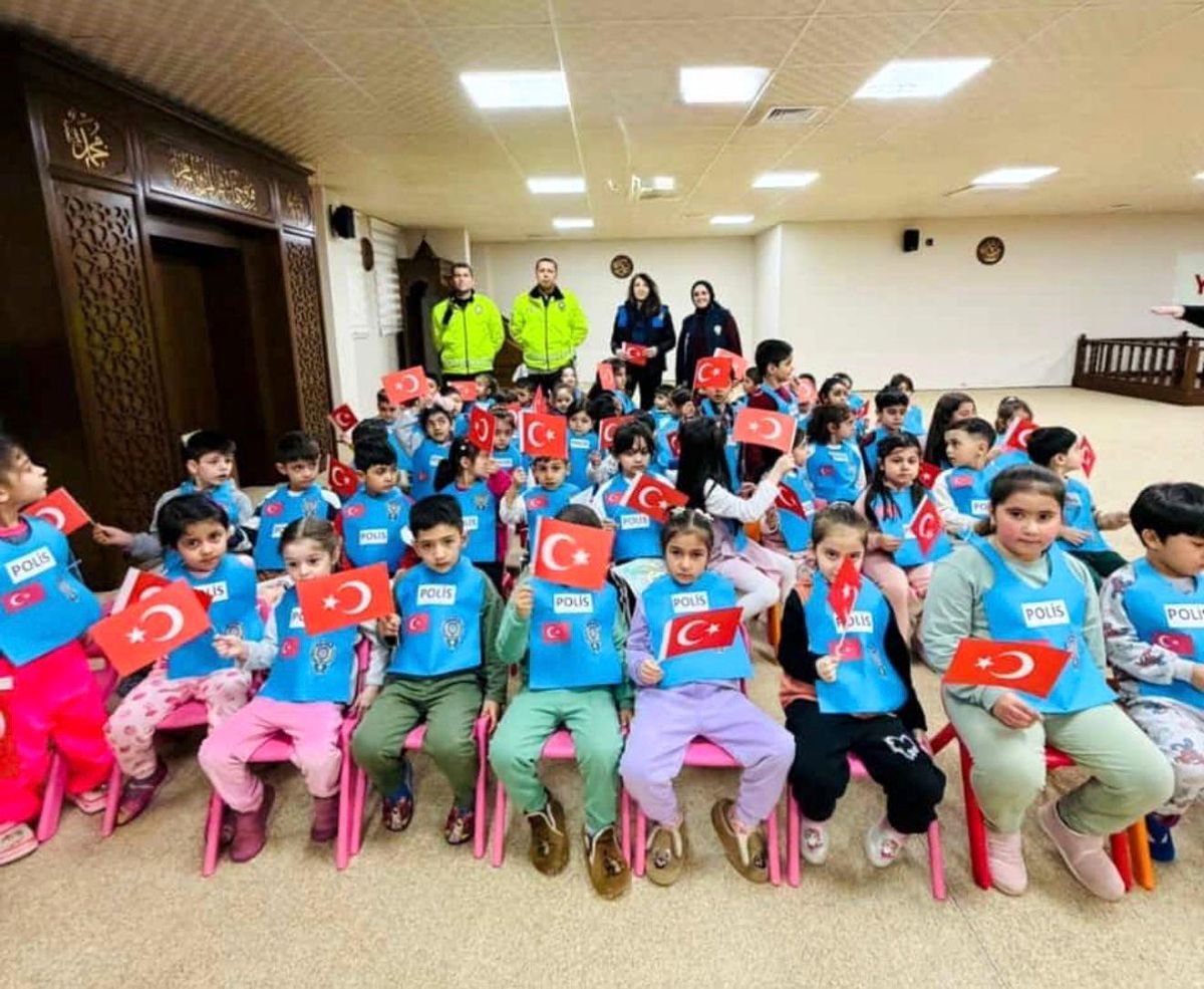Polis Haftası'nda Patnos'ta miniklere anlamlı ziyaret
