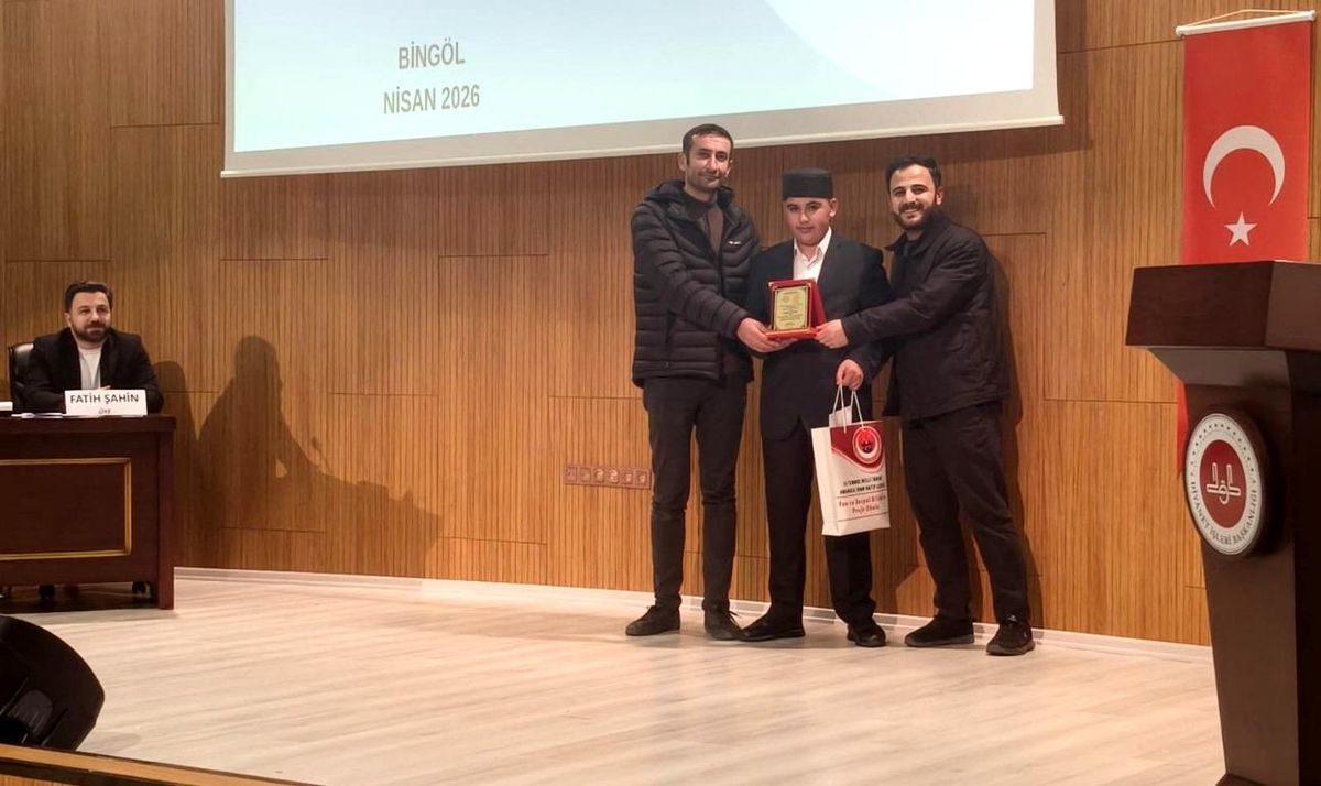 Yüksekovalı öğrenci ezan okuma yarışmasında bölge birincisi oldu