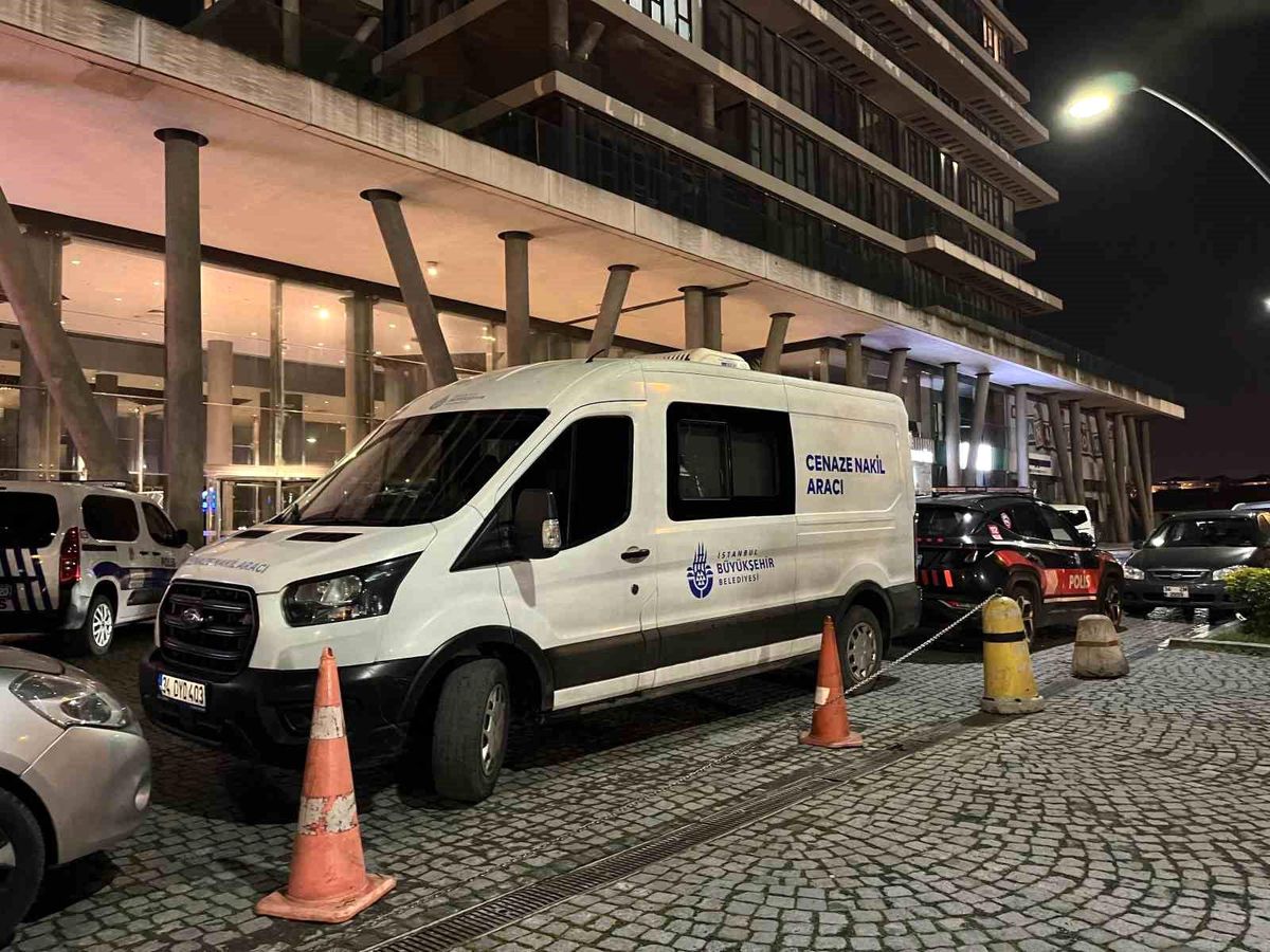 Zeytinburnu'nda eski koca dehşeti: Kızını öldürdü, eski eşini ağır yaraladı