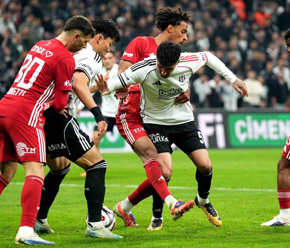 Beşiktaş'ta Emirhan Topçu cezalı duruma düştü