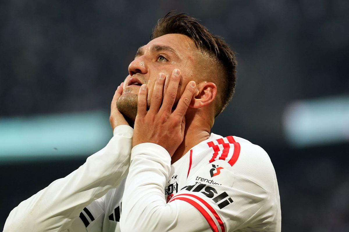 Beşiktaş taraftarından Cengiz Ünder'e protesto