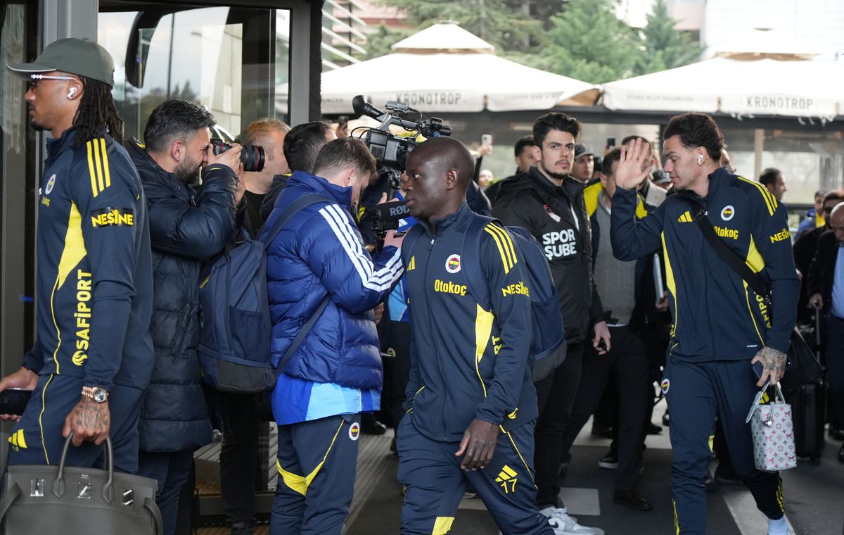 Fenerbahçe kafilesi, Kayseri'de coşkuyla karşılandı