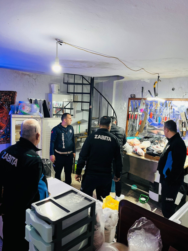 kasapta mide bulandiran gorunt a0db05a2ef 7879 1 m