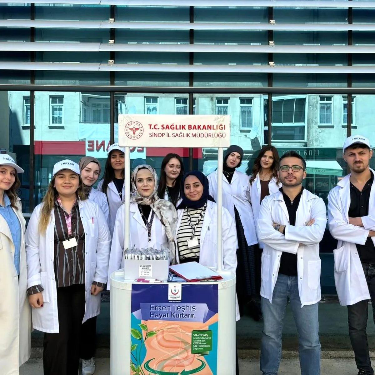Sinop'ta hemşire adayları kansere dikkat çekti