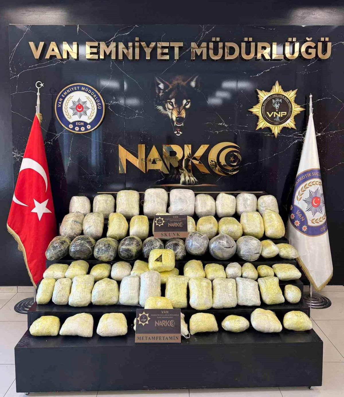 Van'da durdurulan kamyondan 74 kilo uyuşturucu çıktı