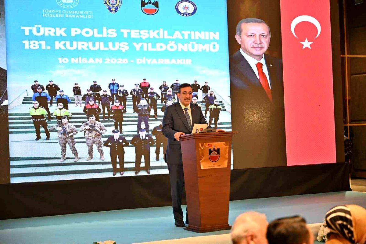 Yılmaz: "Attığımız her adımda, yürüttüğümüz her çalışmada aziz şehitlerimizin hatırasına ve gazilerimizin ...