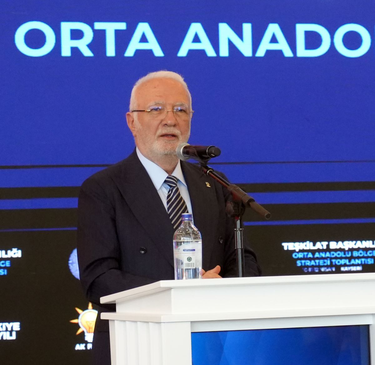 AK Parti'li Elitaş: Özgür Bey vesayet altında