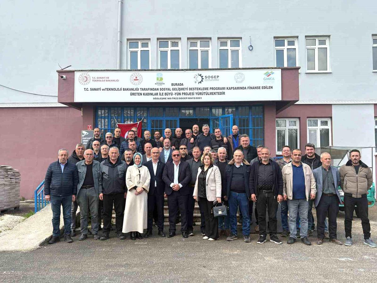AK Parti Manyas ilçe teşkilatı muhtarlarla istişare toplantısı yaptı
