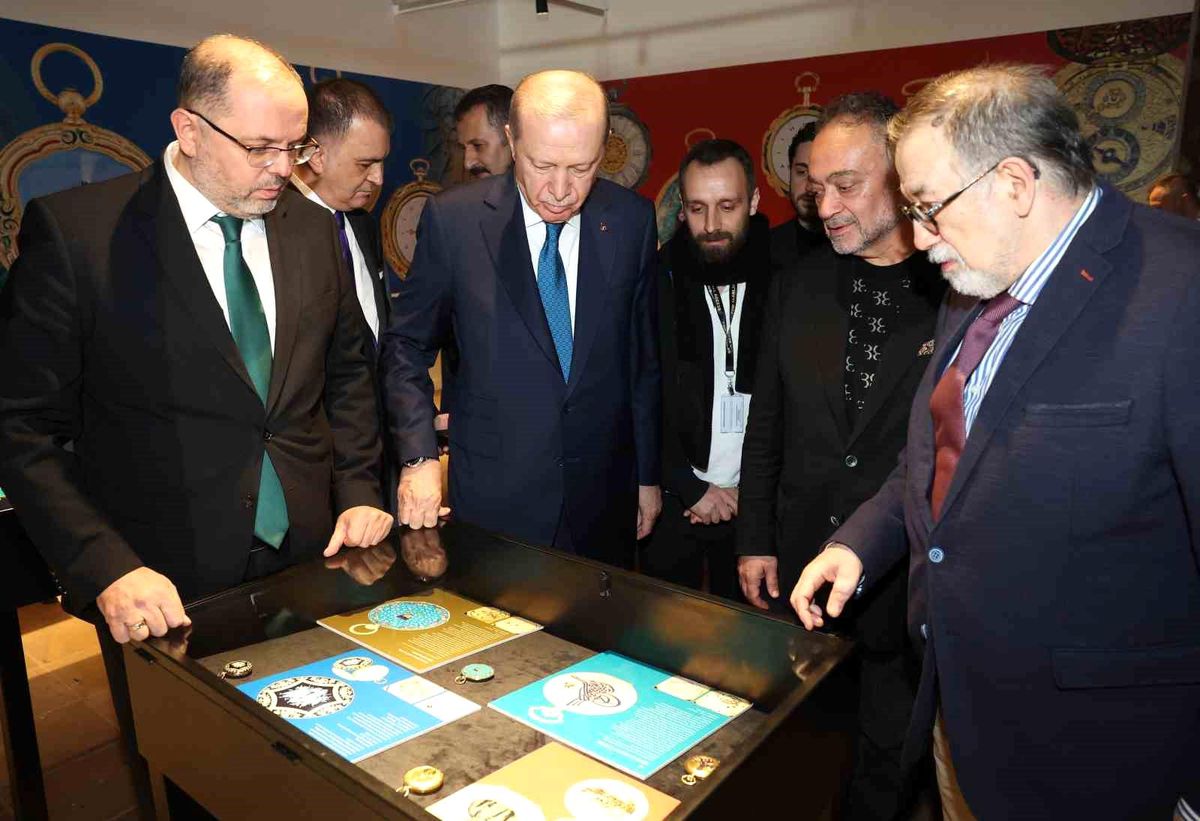 Cumhurbaşkanı Erdoğan, 'Muhteşem Cep Saatleri Koleksiyonu' sergisini gezdi