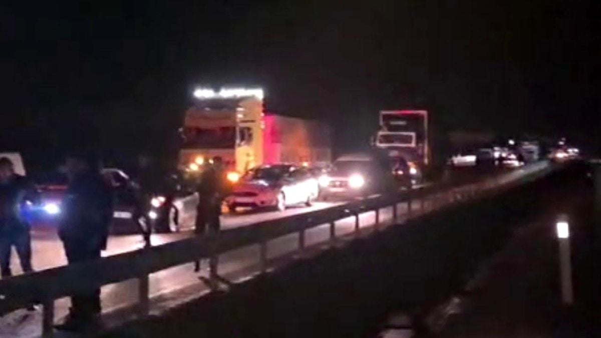 Erzurum'da jandarma aracının da karıştığı zincirleme kaza: 2 asker yaralı