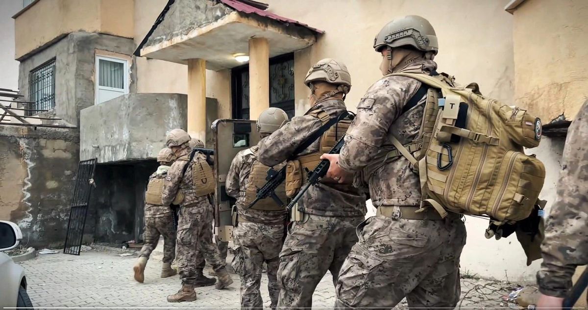 Hakkari'de kaçakçılık şebekesi çökertildi