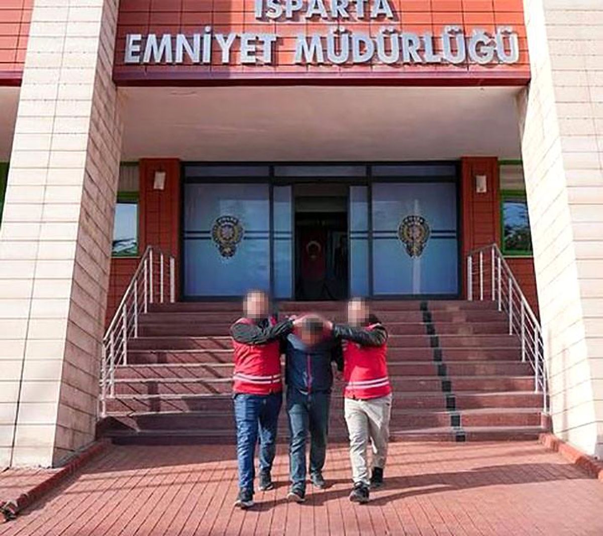 Isparta'da 21 yıl 3 ay hapis cezası bulunan hükümlü yakalandı