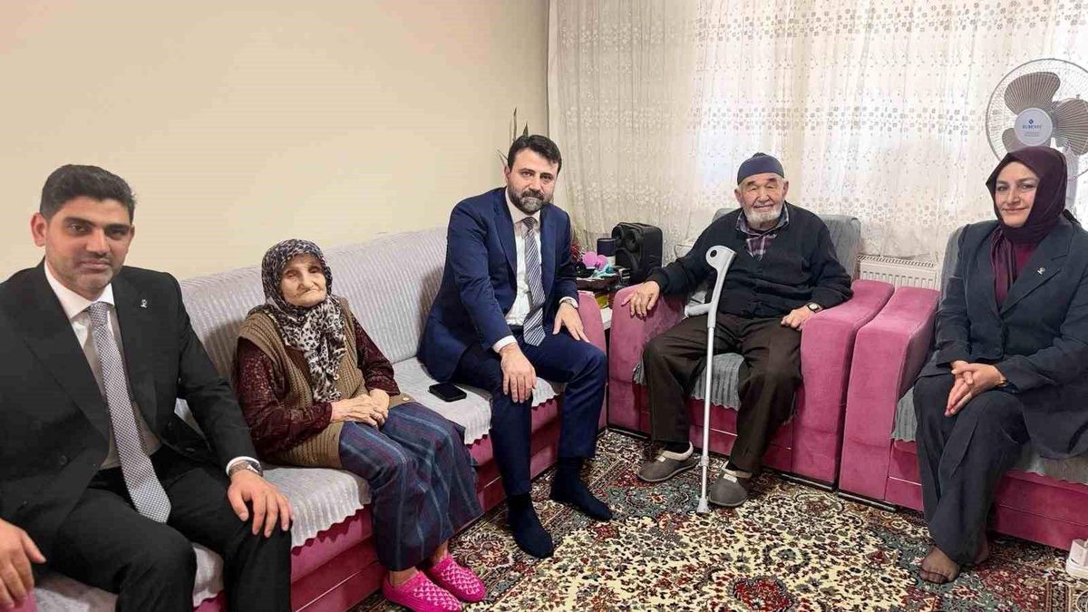 Karabük'te yürek ısıtan ziyaret: Dualar Cumhurbaşkanı Erdoğan için