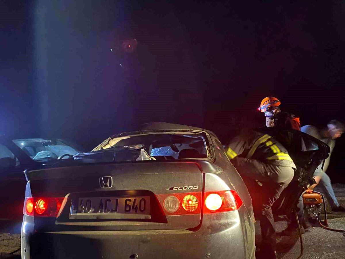 Kırşehir'de iki otomobil çarpıştı: 6 yaralı