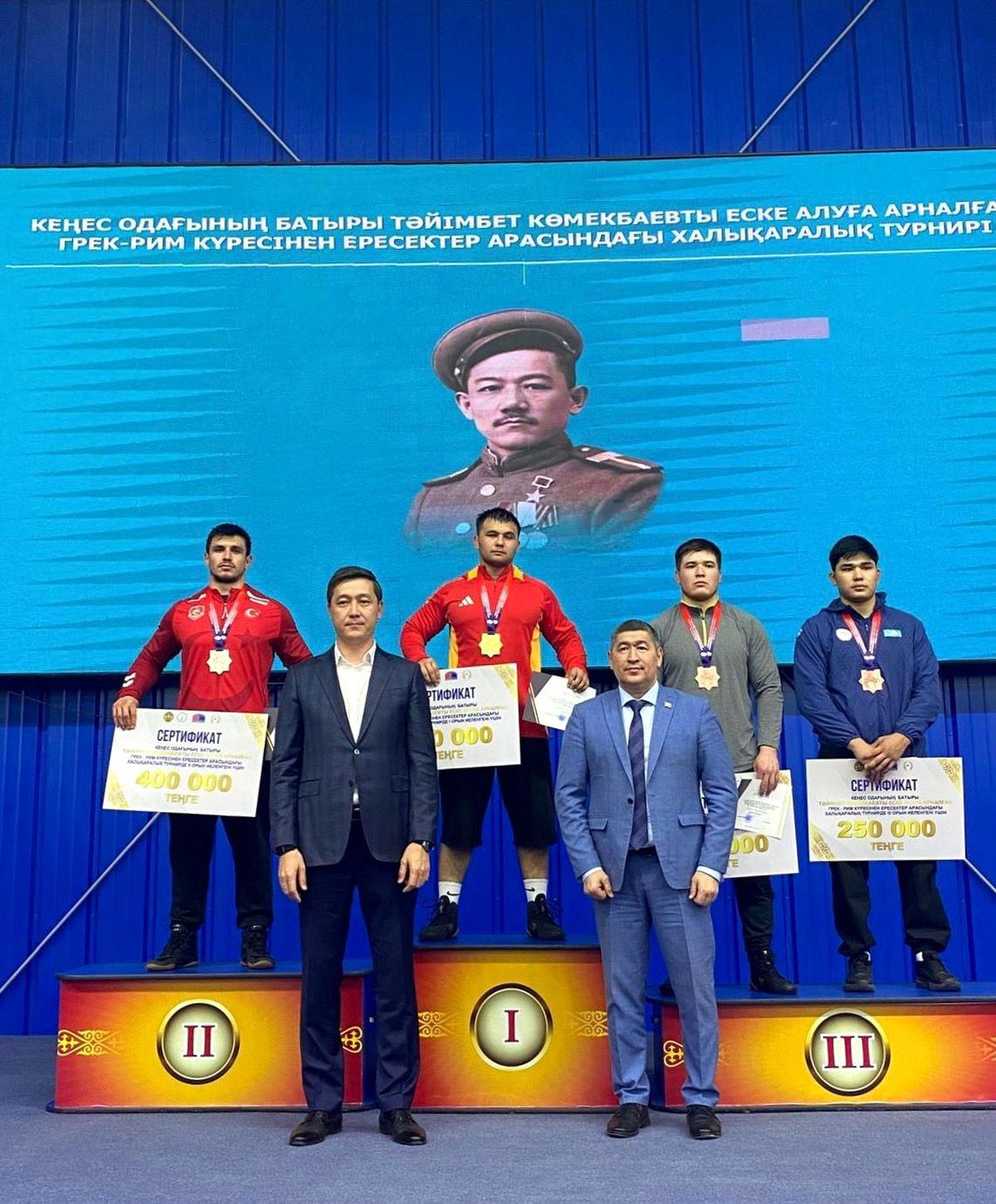Muhittin Emre Helvacı'dan gümüş madalya