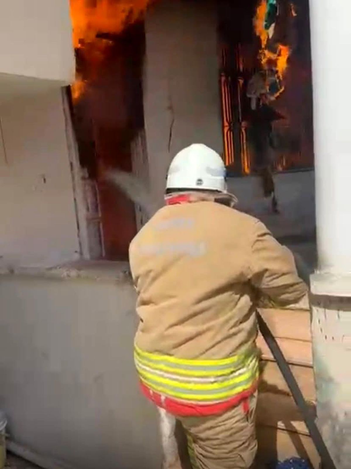 Reyhanlı'da müstakil ev alevlere teslim oldu